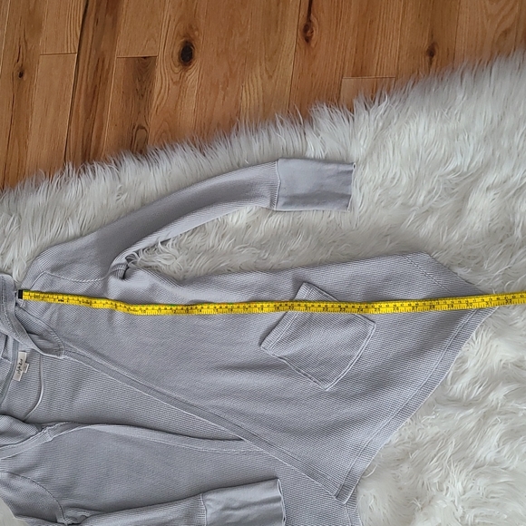 Style & Co Petite Cardigan Sweater.  Size PS.  Light Gray - Picture 6 of 9